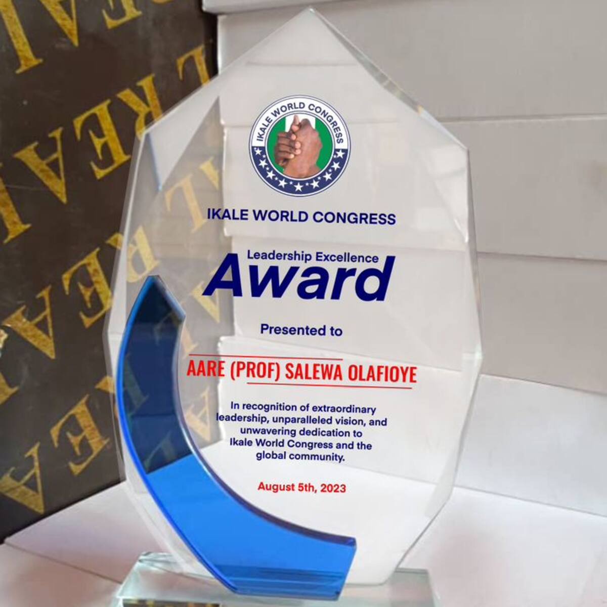 Custom acrylic glass award plaque by Waaprint