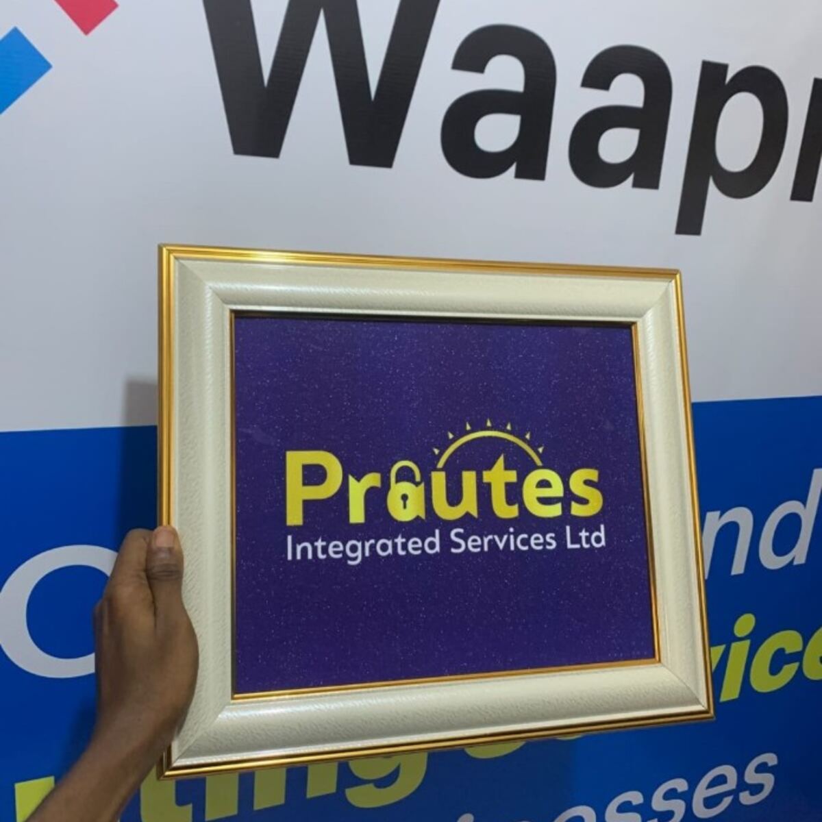 Gold wooden photo frame printing by Waaprint