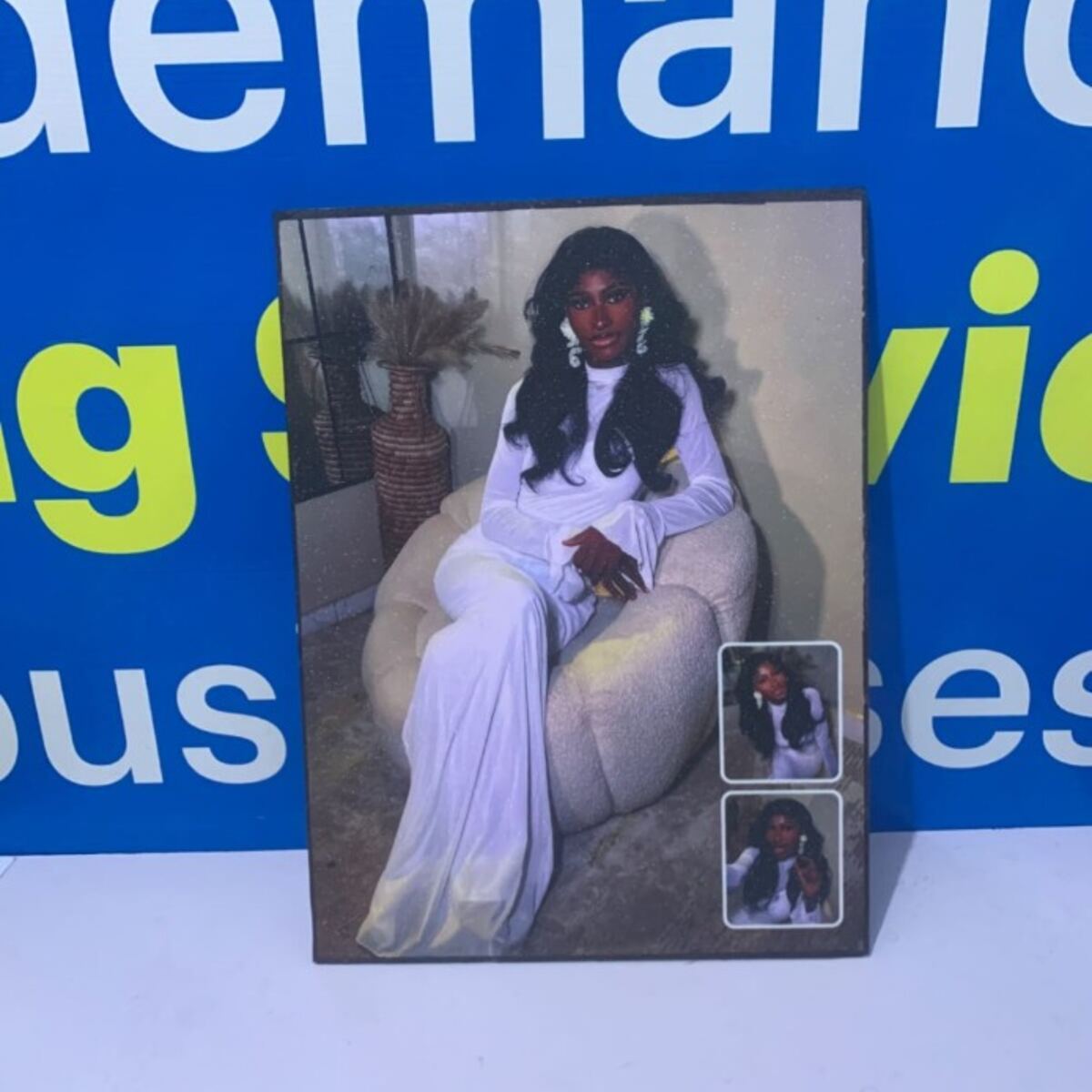 Custom portrait photo frame by Waaprint