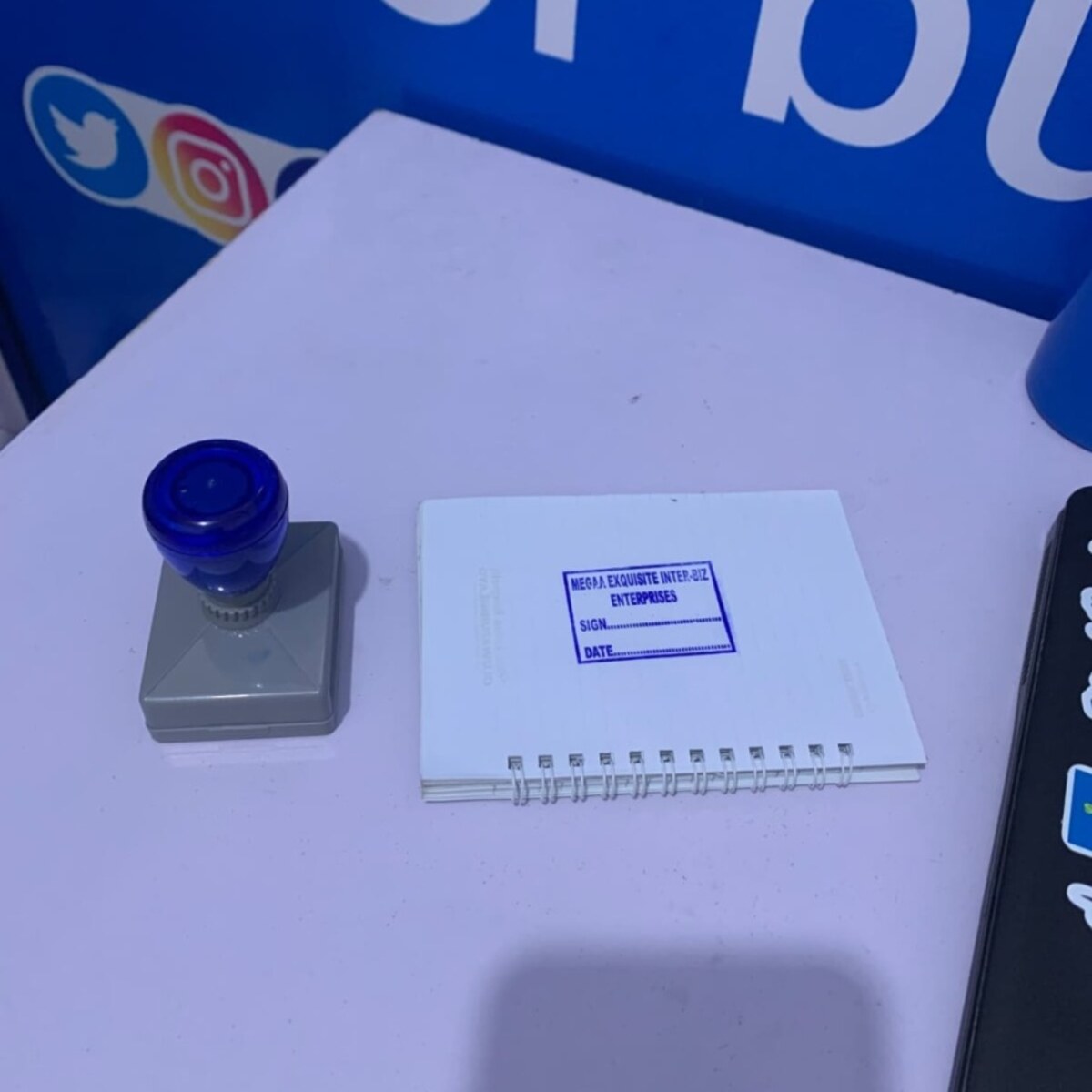 Non-self-ink stamp with separate ink pad